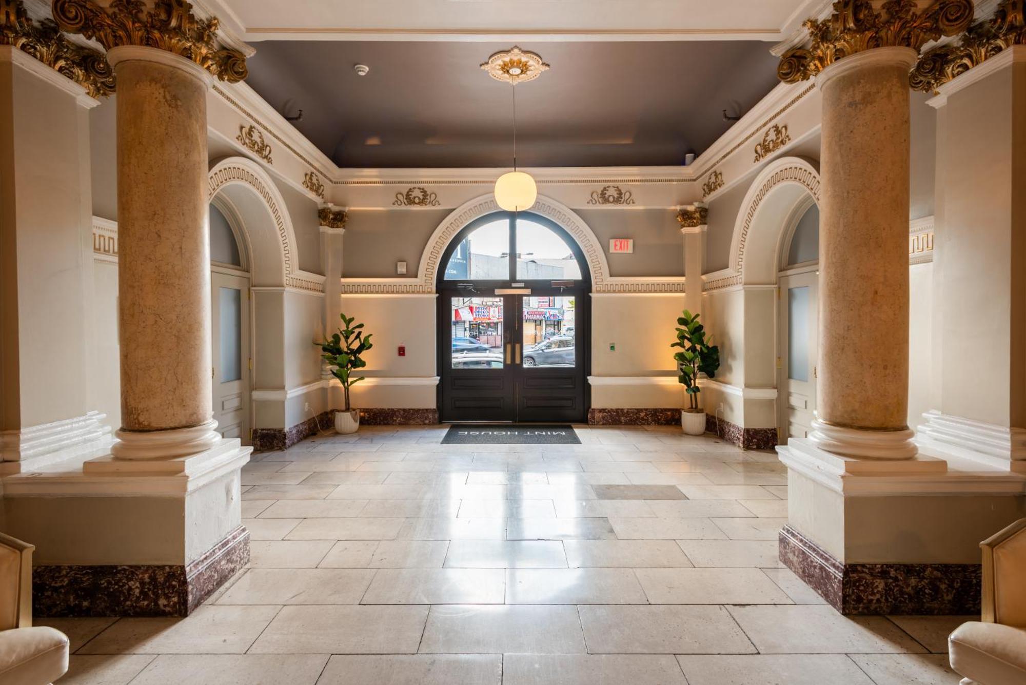 Mint House At The Divine Lorraine - Apartahotel